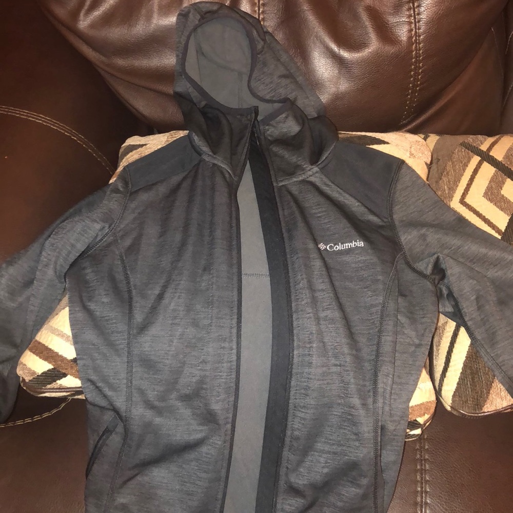 A Columbia sweater (sport) women’s size small